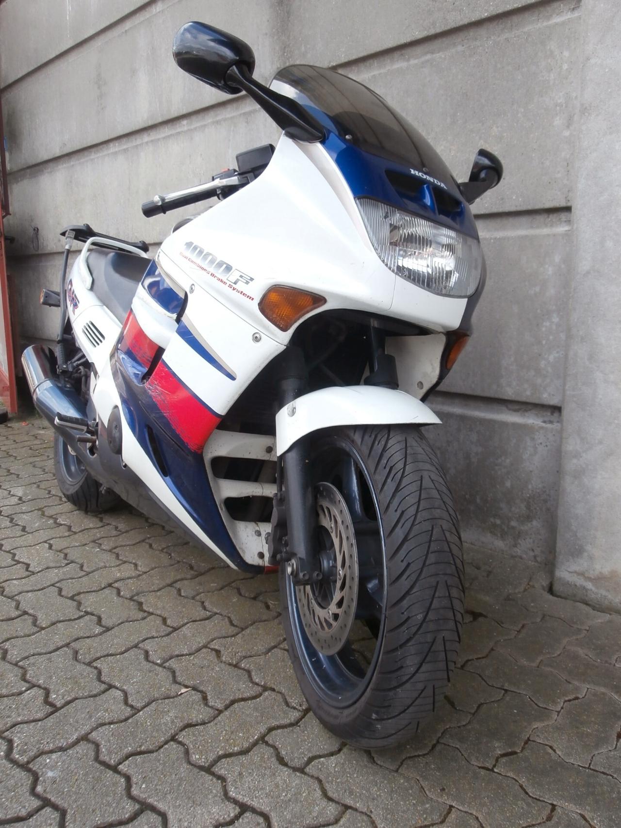 HONDA CBR 1000 F del 1993 compreso trapasso-tagliando-garanzia