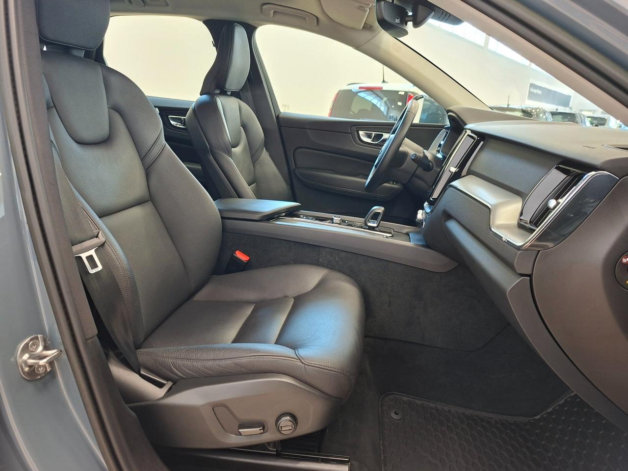 Volvo XC 60 XC60 B4 (d) automatico Momentum awd