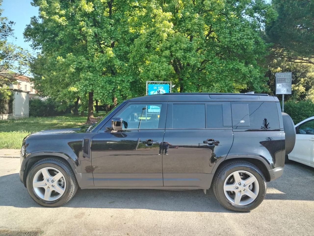 Land Rover Defender X-Dynamic SE D 200 MHEV
