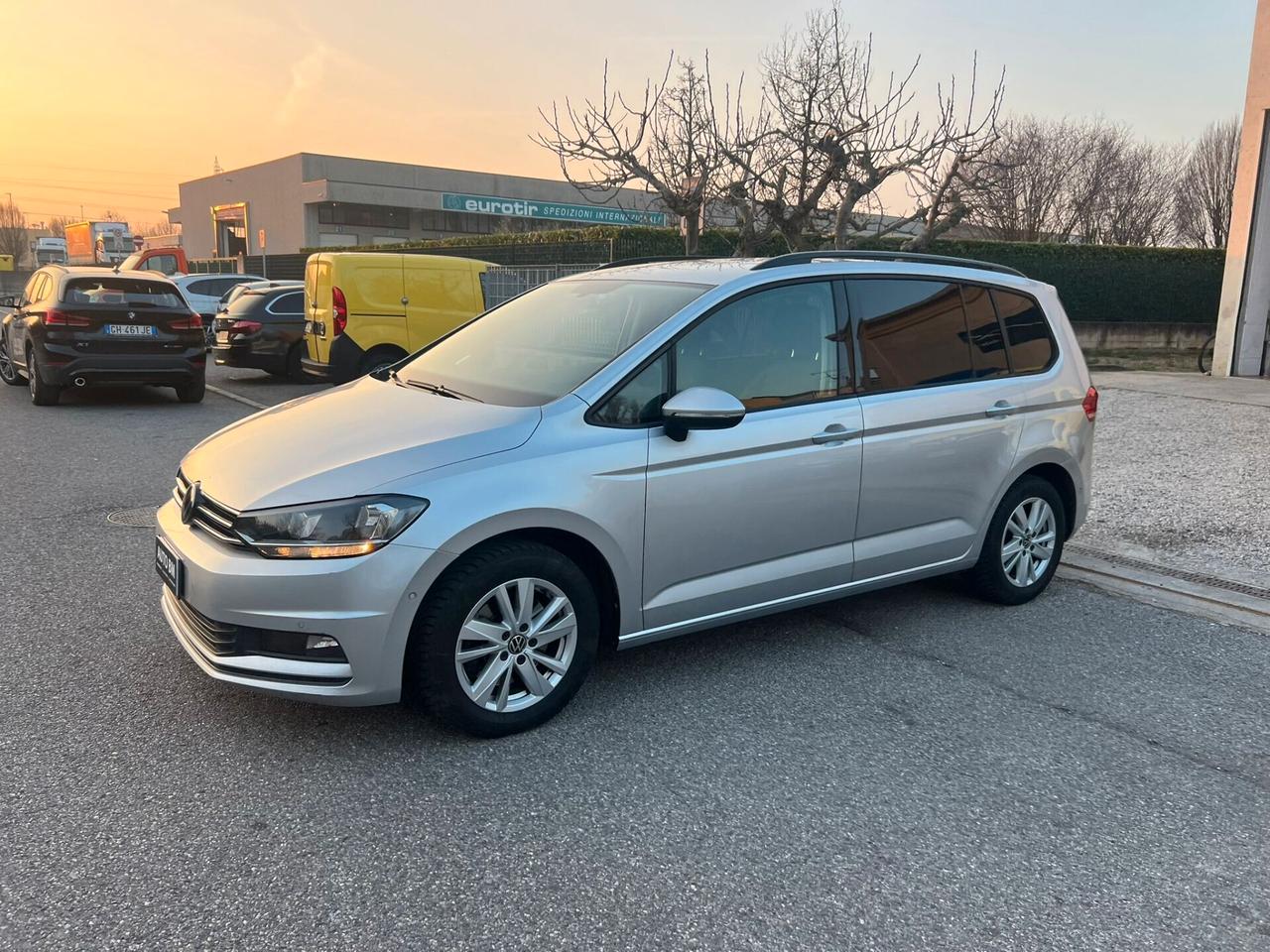 Volkswagen Touran 2.0 TDI 150 CV DSG BlueMotion Technology restyling