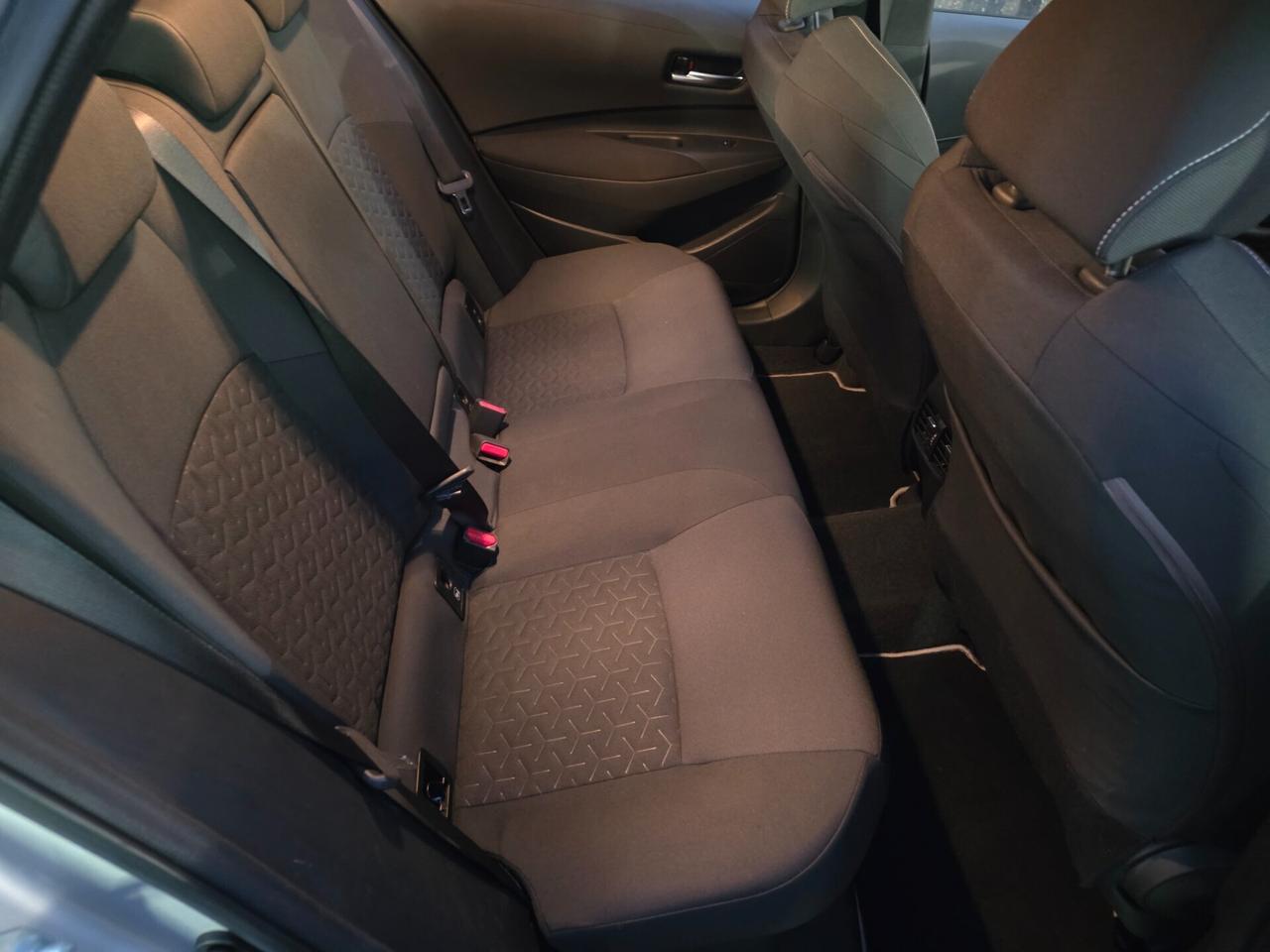 Toyota Corolla Touring Sports 1.8 Hybrid Business Tech