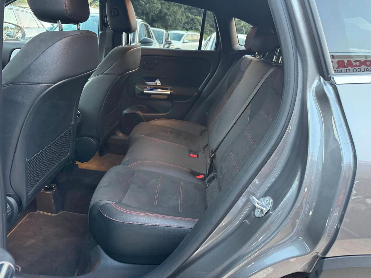 MERCEDES GLA200d PREMIUM AMG