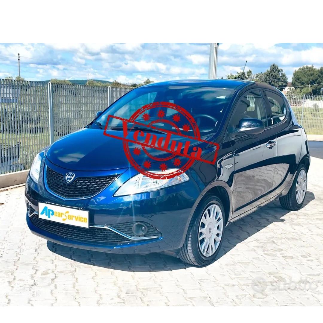 Lancia Ypsilon 1.2 69 CV 5 porte Silver