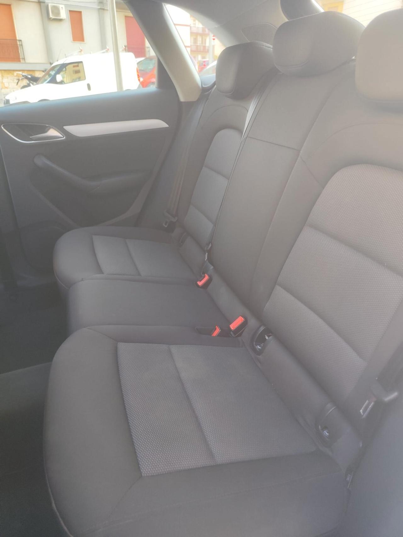 Audi Q3 2.0 TDI Design * Navi * Full Led * Garantita 12 Mesi