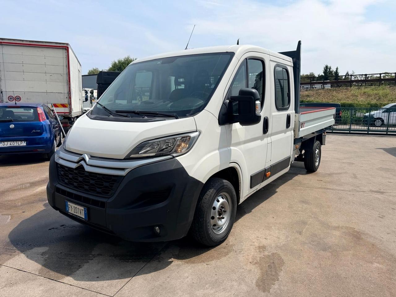 Citroen Jumper 140cv cabina doppia 7 posti con cassone fisso.