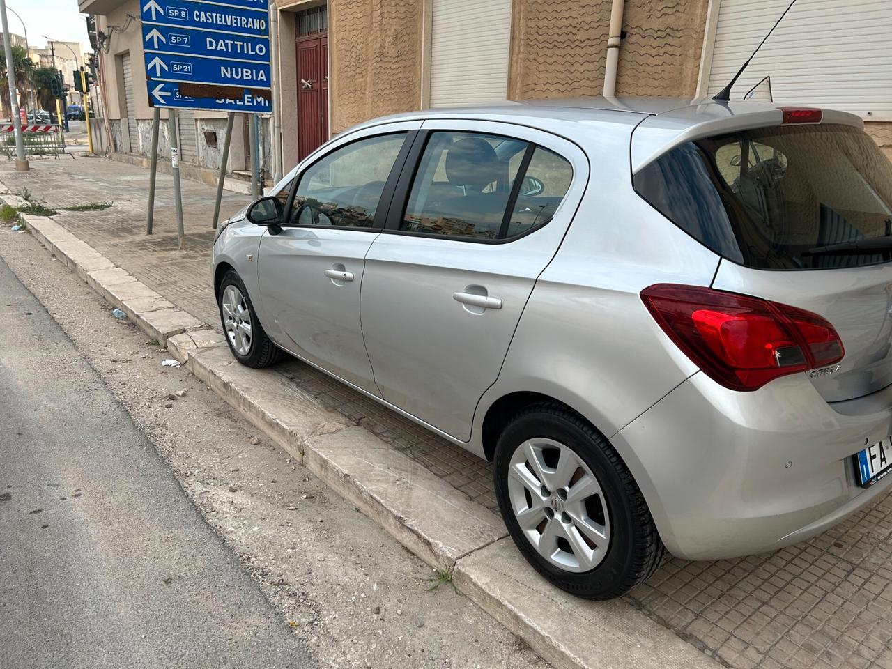 Opel Corsa 1.4 90CV GPL Tech 5 porte n-Joy