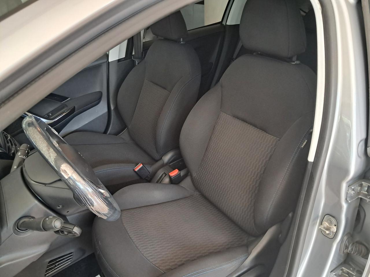 Peugeot 208 PureTech 82 Stop&Start 5 porte Signature