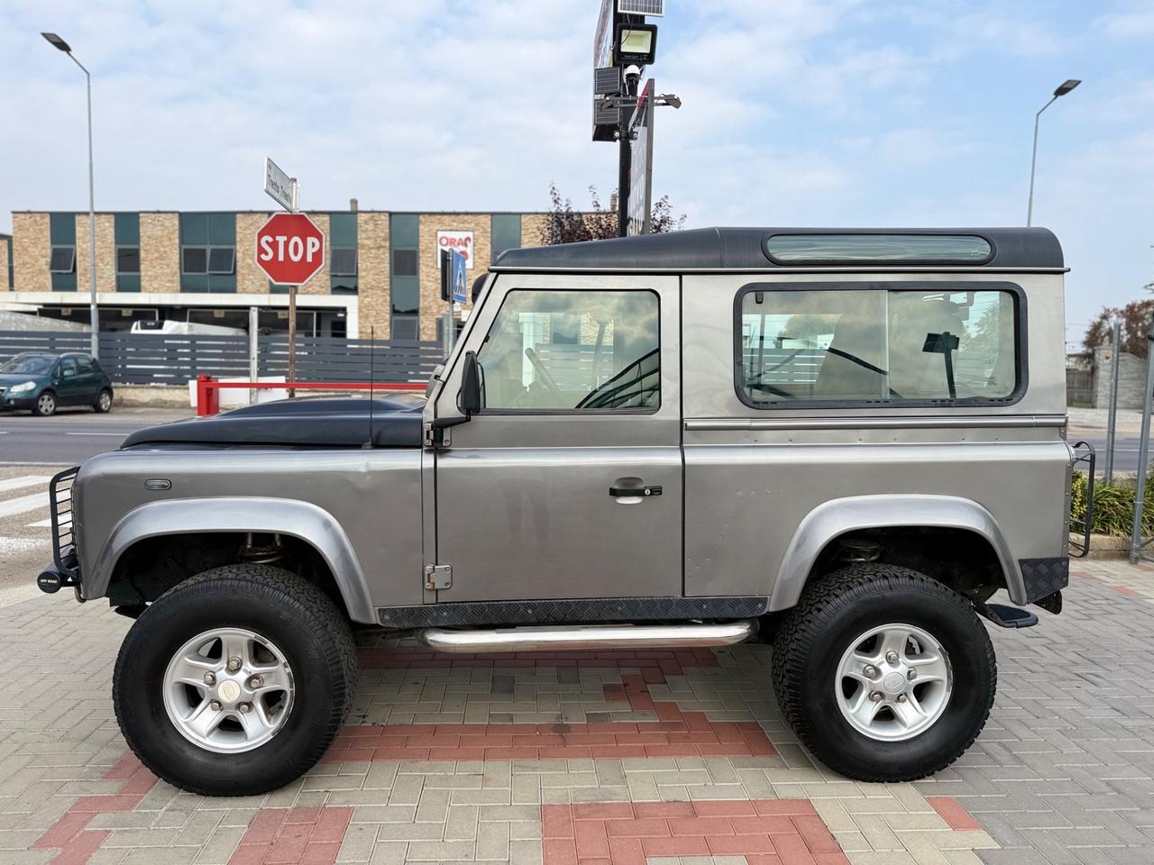 Land Rover Defender 90 2.4 TD4 4 POSTI 3 PORTE E