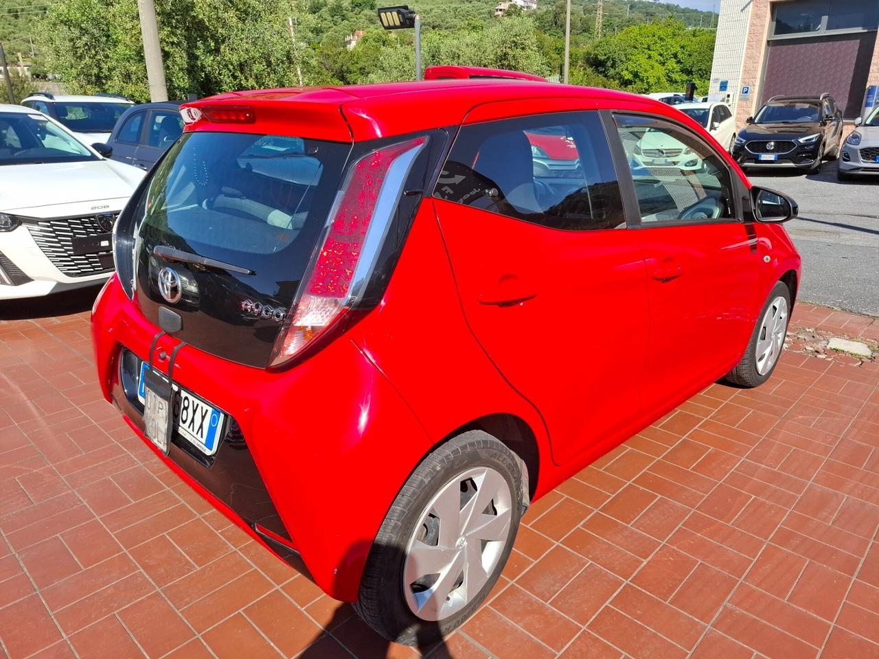 Toyota Aygo 1.0 VVT-i 69 CV 5 porte x-play MMT