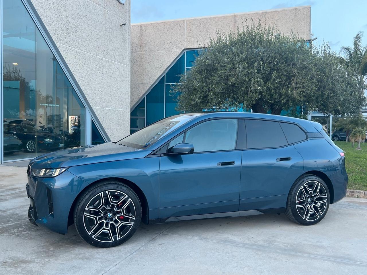 Bmw IX xDrive 45 Msport Pro possibilità noleggio no scoring