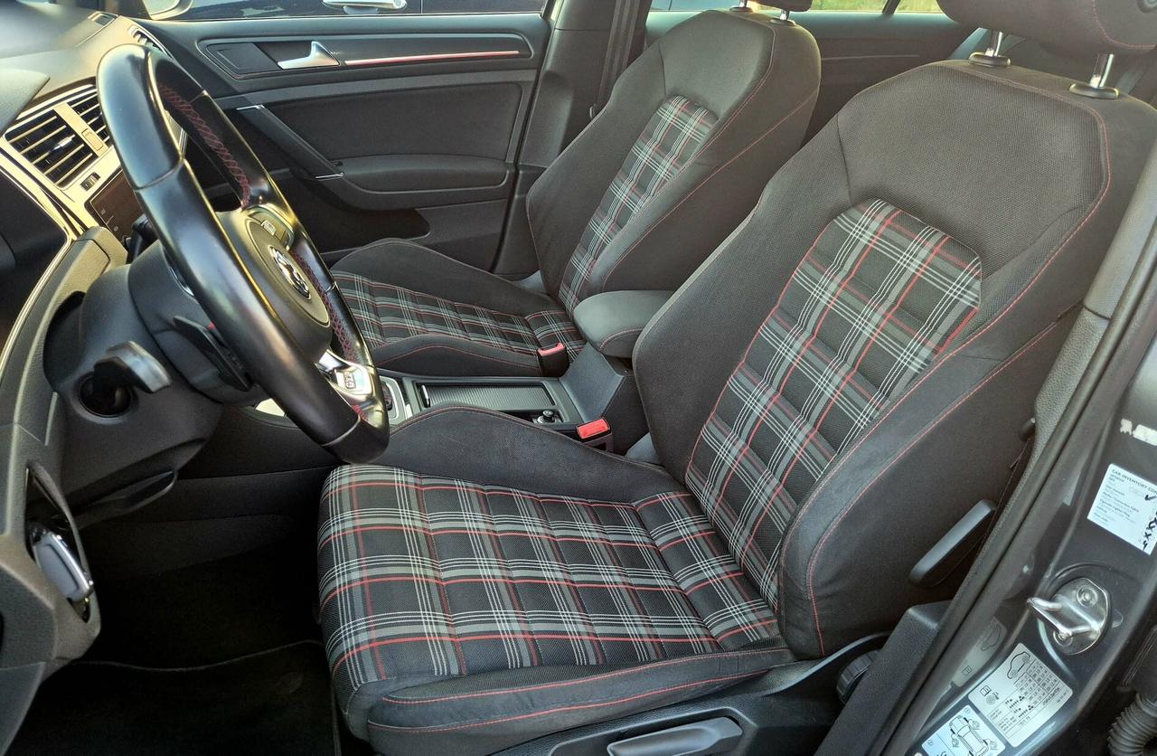 Volkswagen Golf GTI 2.0 245 CV DSG