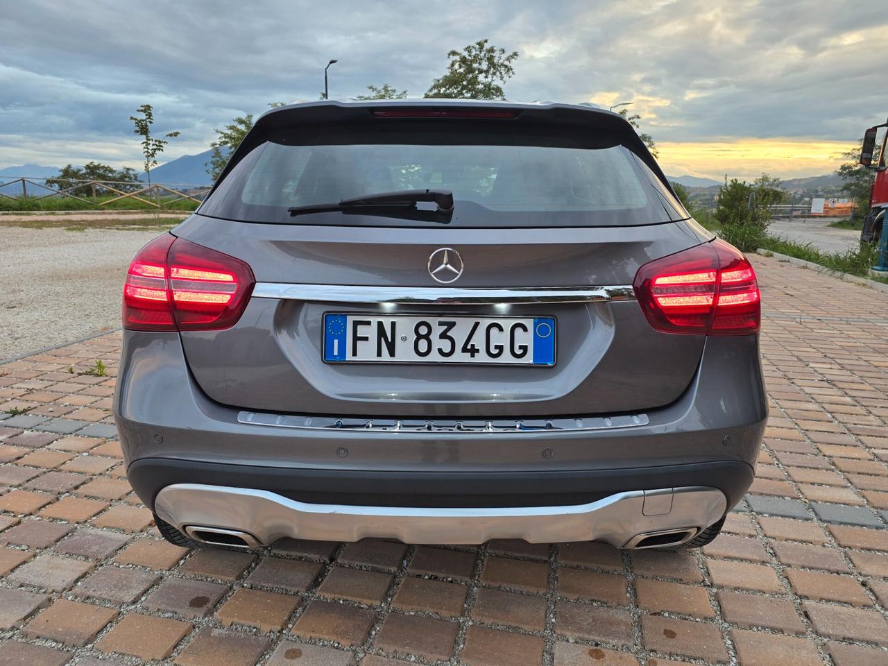 Mercedes-benz GLA 180 d Premium