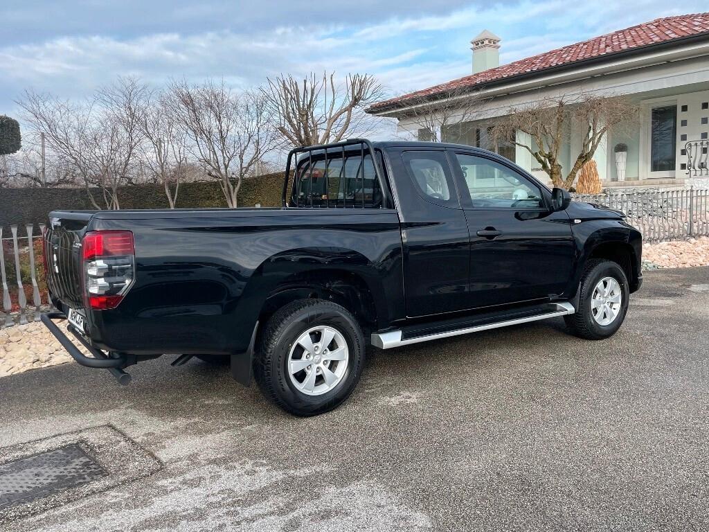 Mitsubishi L200 2.3 D Club Cab 4WD Invite 150cv