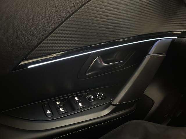 Peugeot 208 1.2 100cv GT EAT8 + Navi + Key Less + Camera