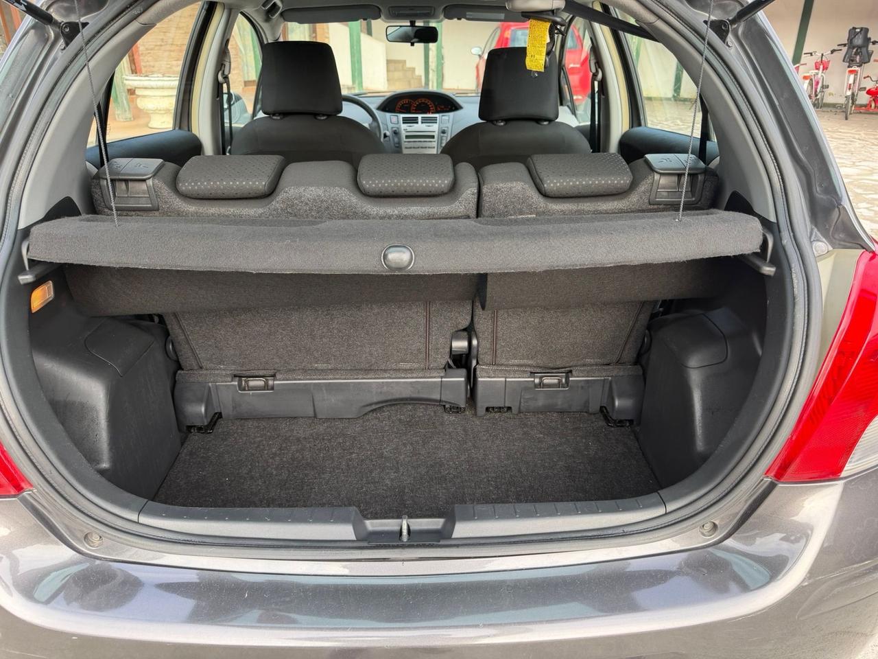 Toyota Yaris 1.0 5 porte Sol neopatentati