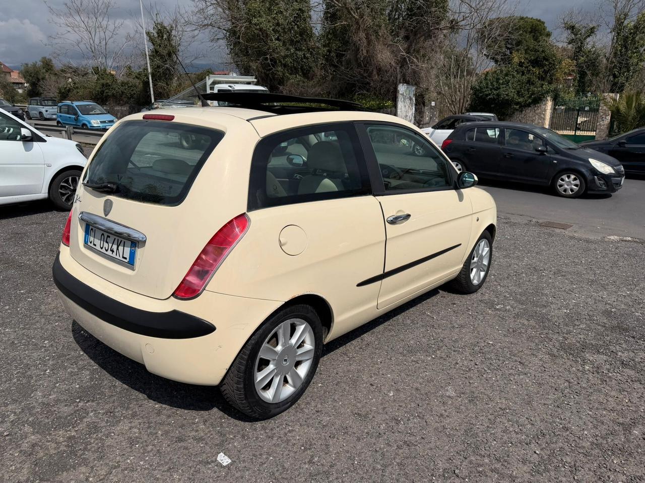 Lancia Ypsilon 1.2 16V Oro