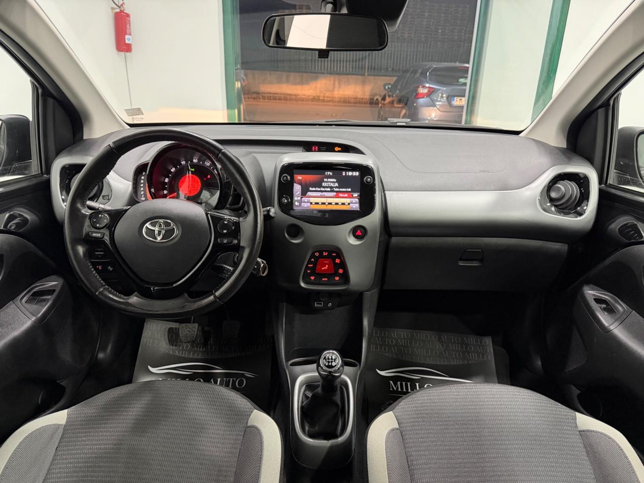 Toyota Aygo Connect 1.0 VVT-i 72 CV 5 porte x-clusiv