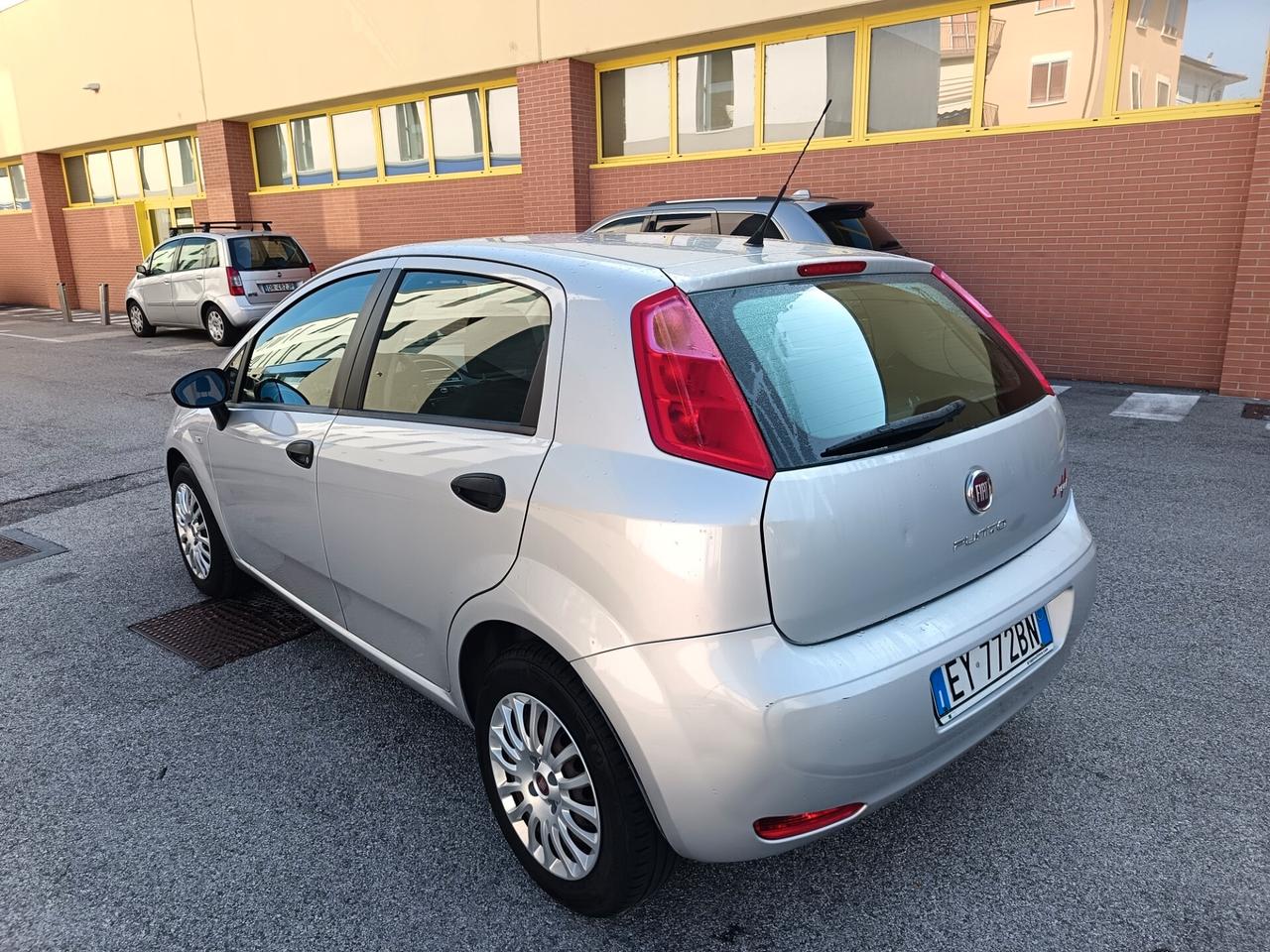 Fiat Punto 1.3 MJT II 75 CV 2015 ok neo patente