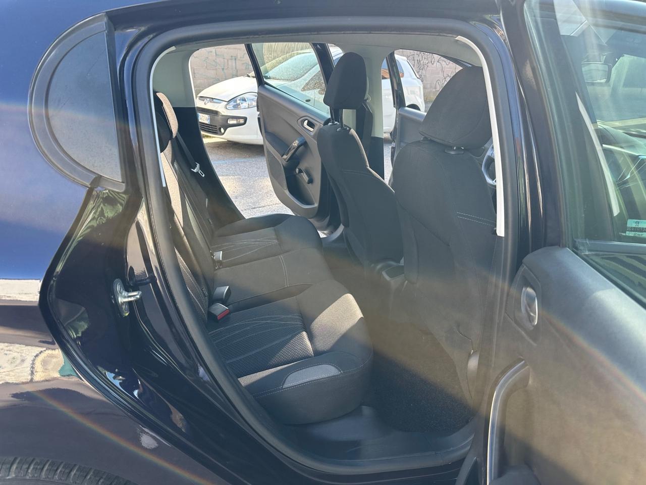 Peugeot 208 1.4 VTi 95 CV 5p. GPL - ok neopatentati