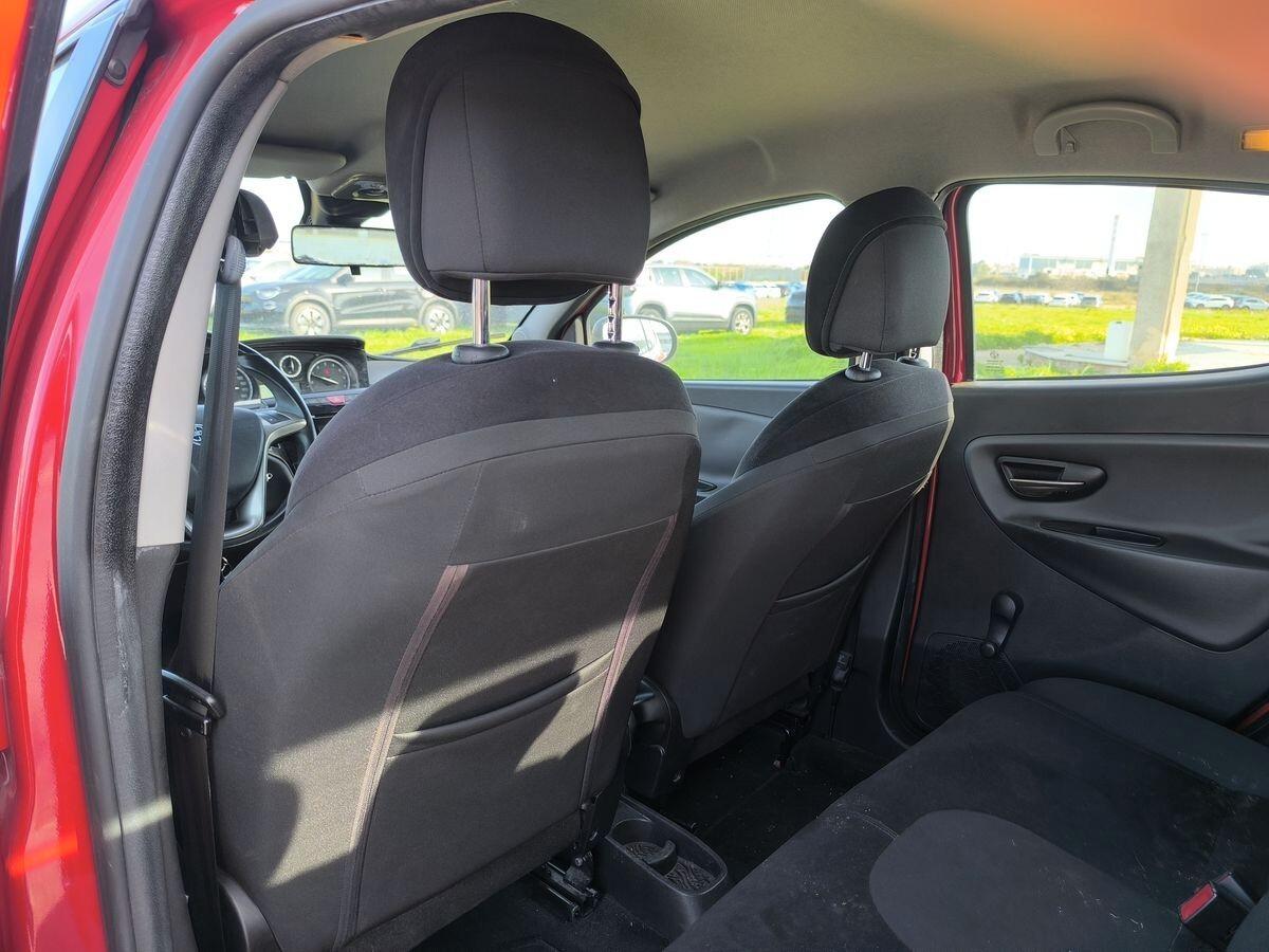 Lancia Ypsilon cambio automatico