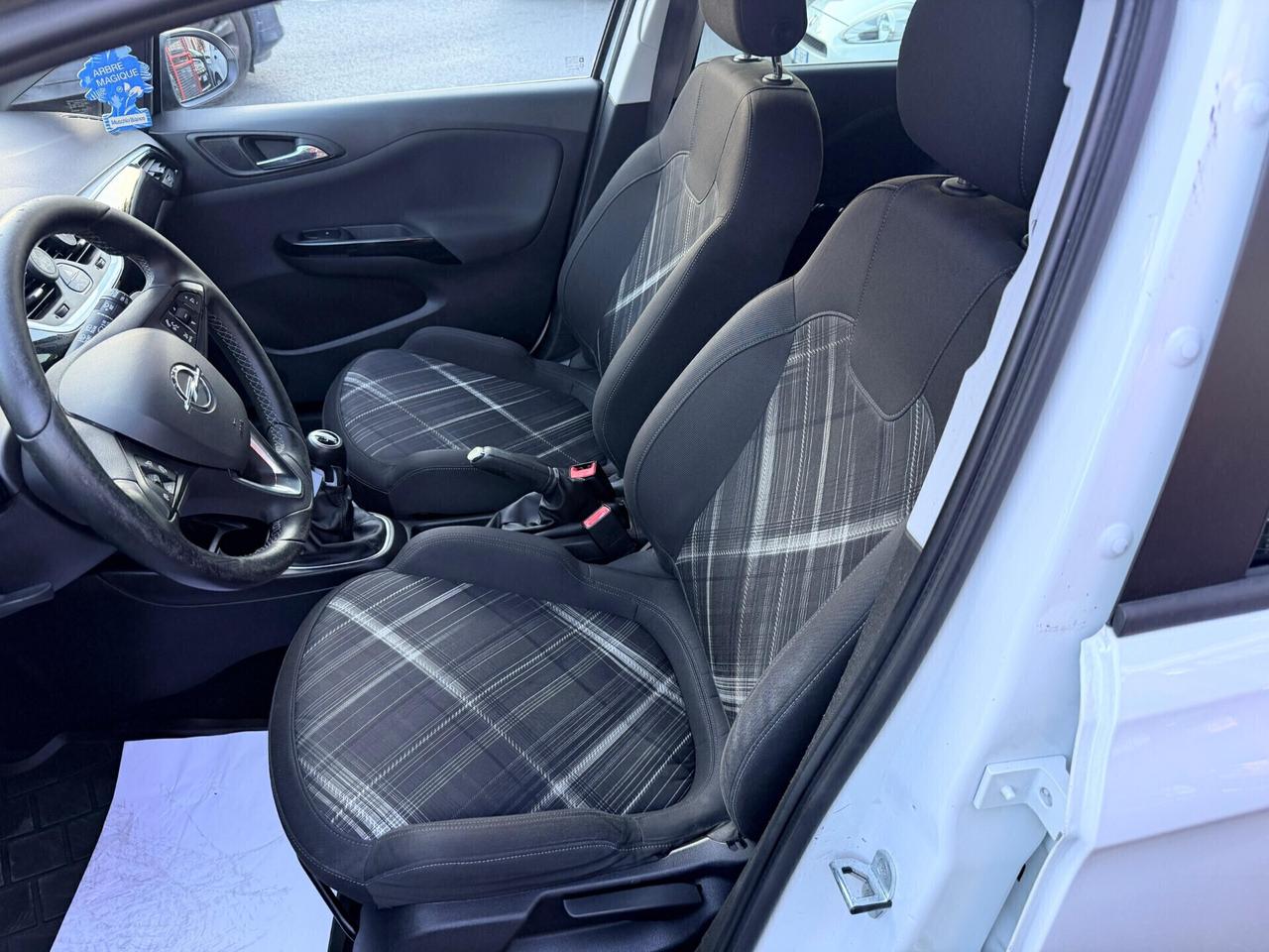 Opel Corsa 1.2 5 porte b-Color