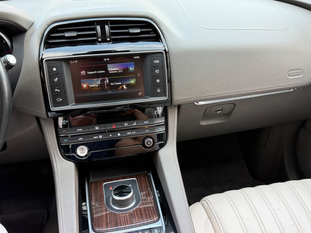 Jaguar F-Pace TURBO NUOVO 4x4 2.0 D 180 CV aut. Portfolio
