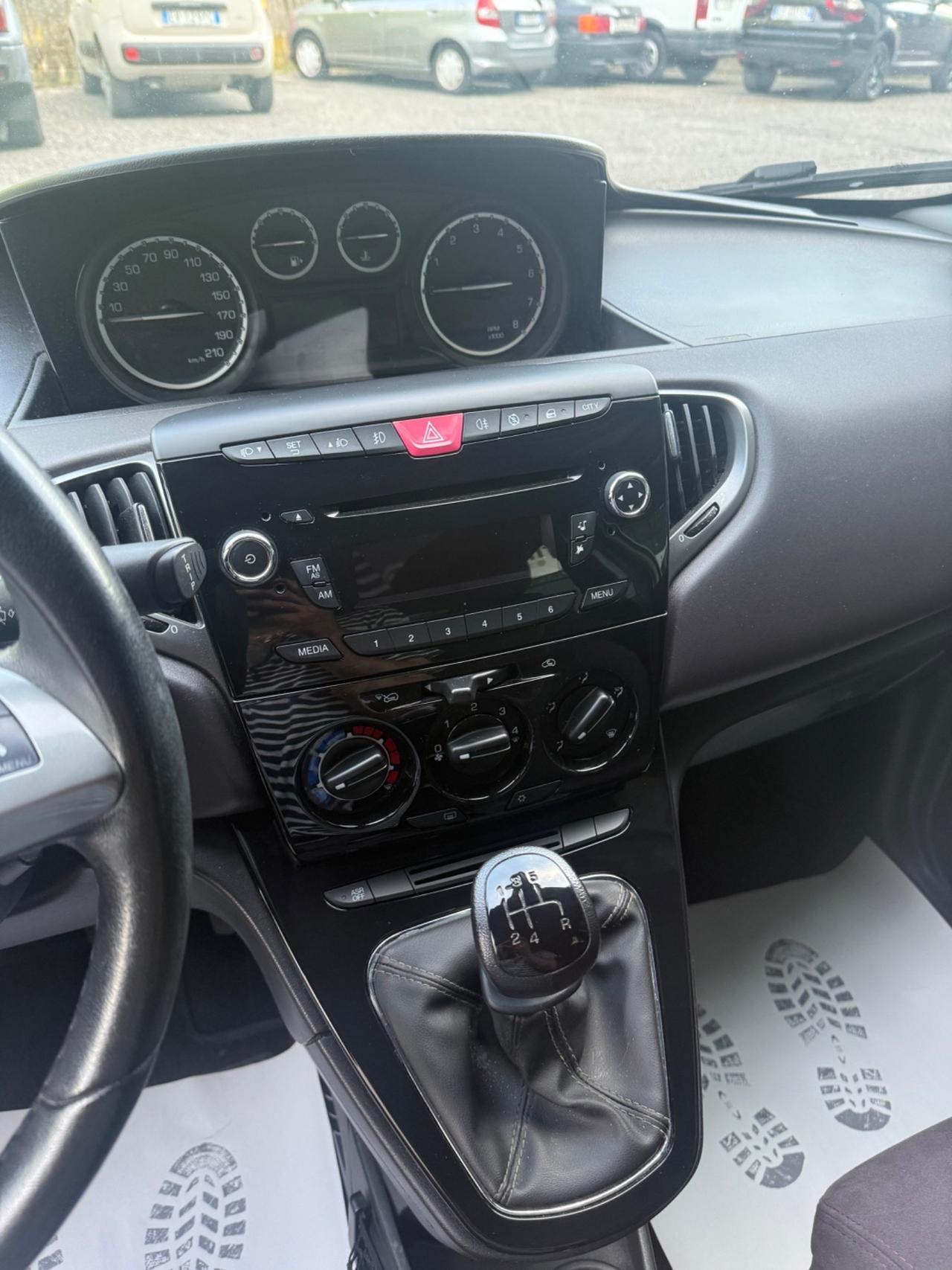 Lancia Ypsilon 1.2 69 CV 5 porte S&S Platinum