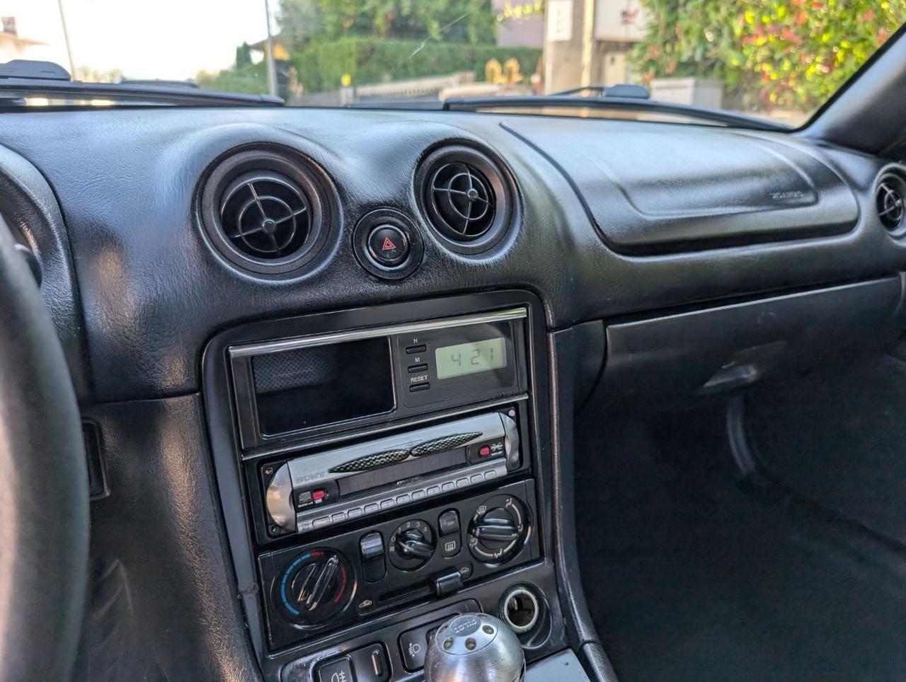 Mazda MX-5 1.6i 16V cat