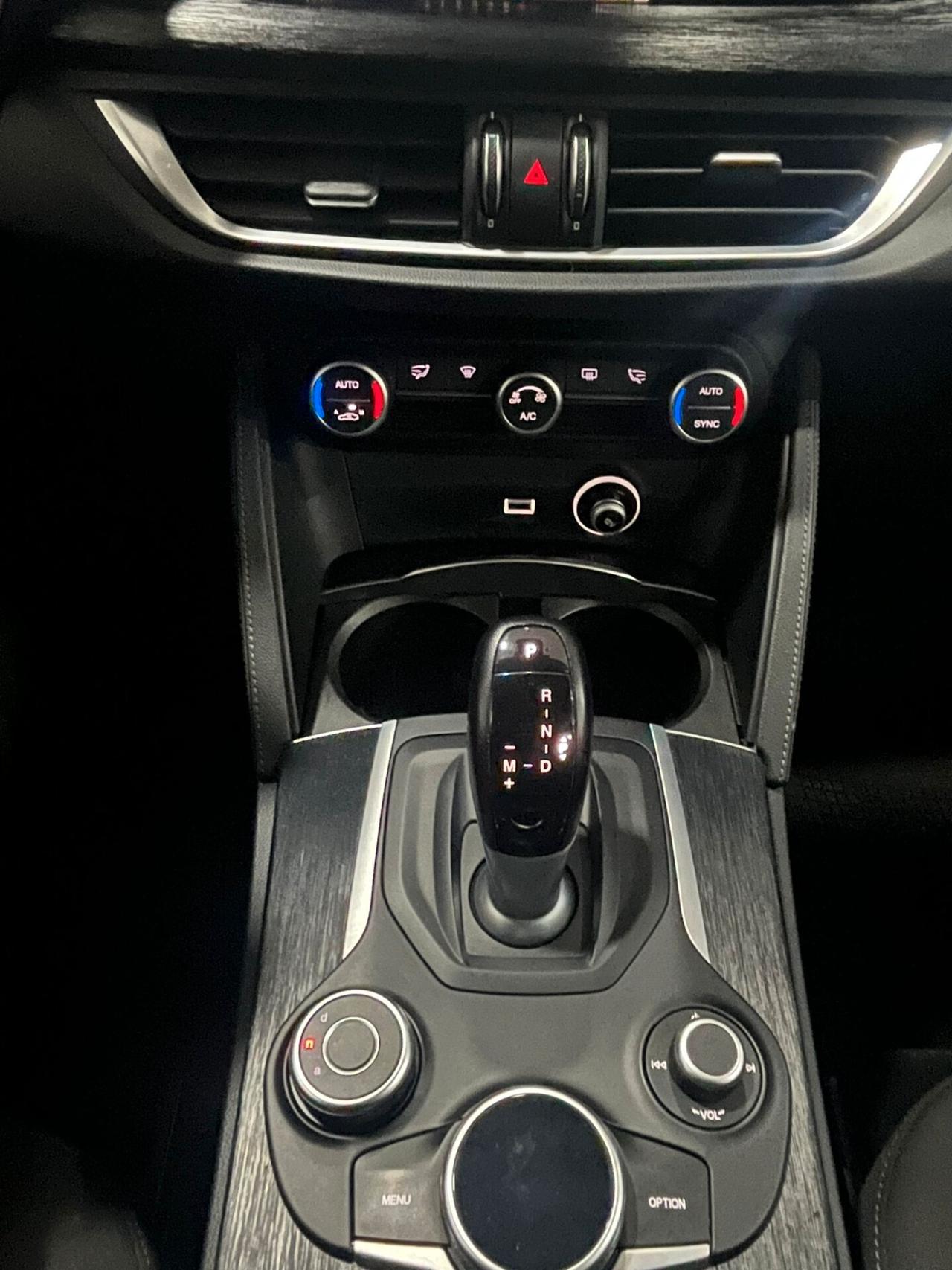 Alfa Romeo Stelvio 2.2 Turbodiesel 160 CV AT8 RWD Sport-Tech