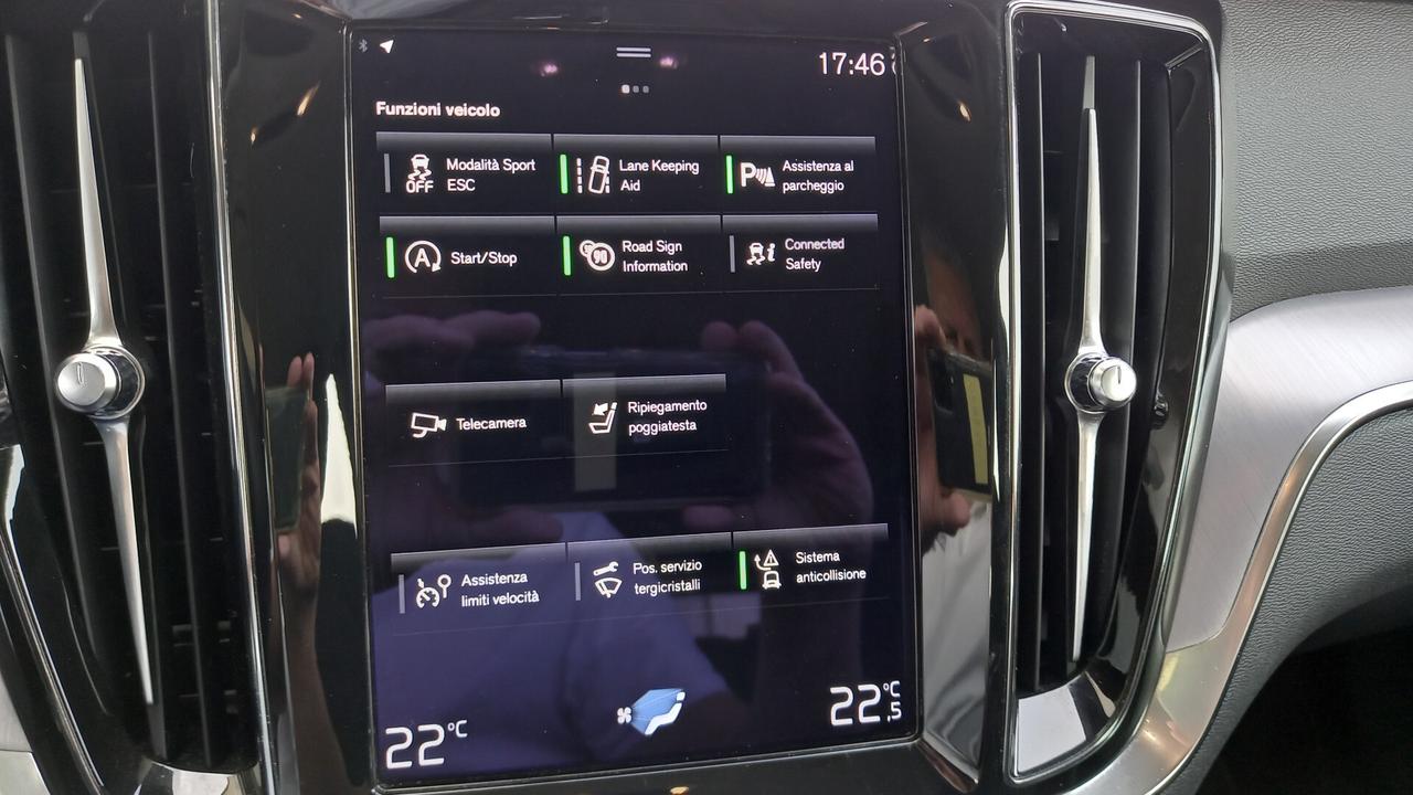 Volvo V60 Cross Country V60 Cross Country B4 (d) AWD Geartronic Business Pro