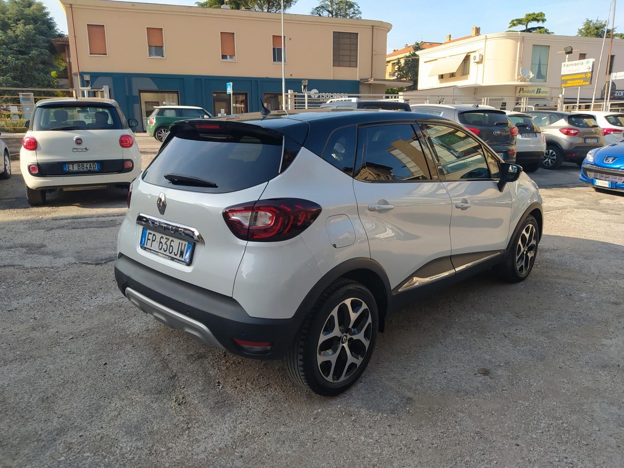 Renault Captur dCi 8V 90 CV EDC Start&Stop Energy Initiale Paris