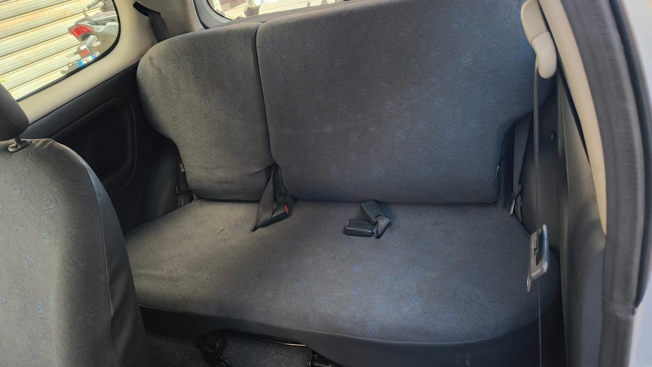 Toyota Yaris 1.0i 16V cat 3 porte Sol - 139000km