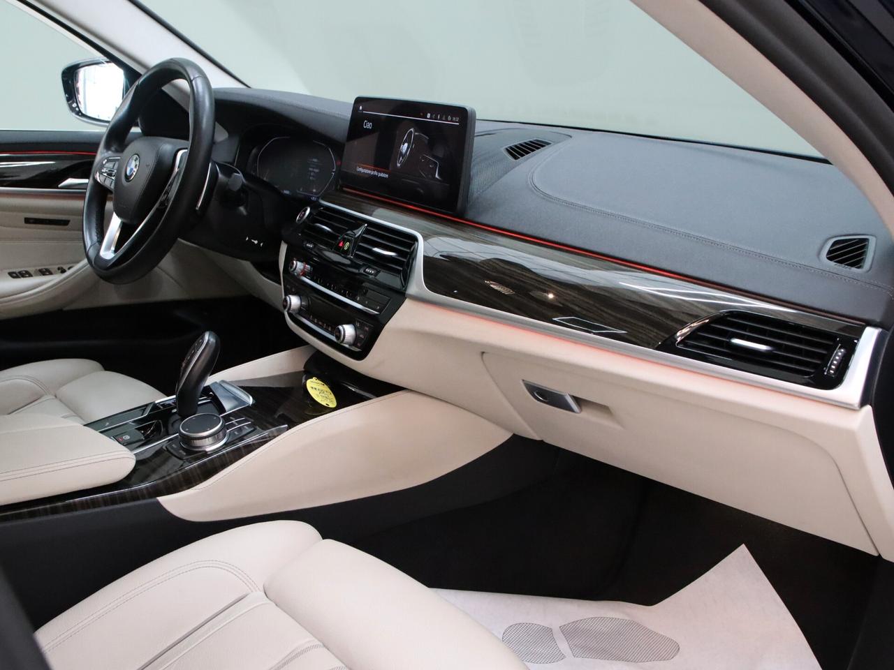 BMW 530d Serie 5 Touring Luxury mhev 48V auto IVA ESPOSTA