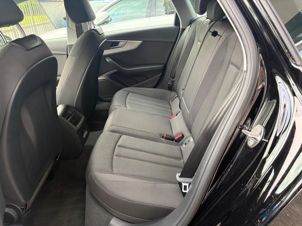Audi A4 Avant 30 TDI/136 CV S tronic Business Advanced