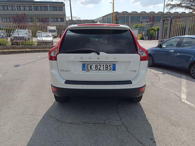 VOLVO XC60 DRIVe kINETIC 163 cv