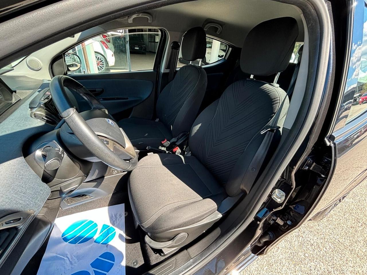 Lancia Ypsilon 1.0 FireFly 5 porte S&S Hybrid Gold