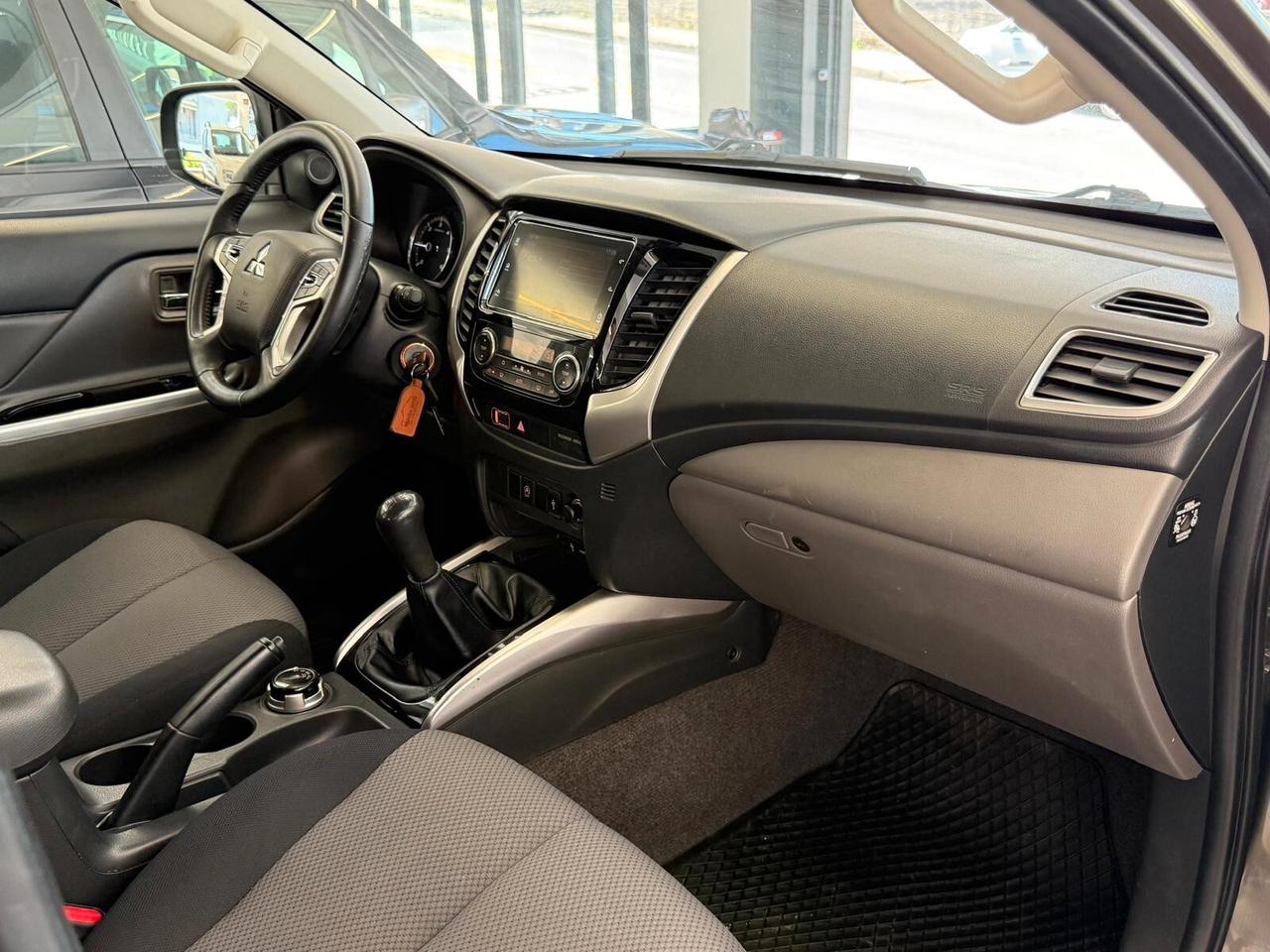 L200 ClubCab 2.4 DI-D 154cv Invite 4wd Super Select 6M