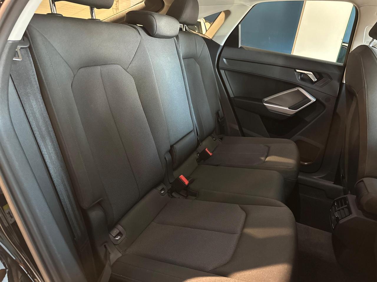 Audi Q3 35 TDI S tronic Business