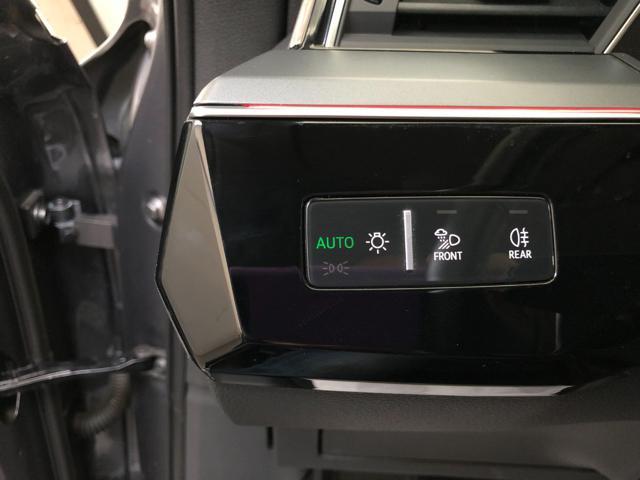 AUDI e-tron quattro