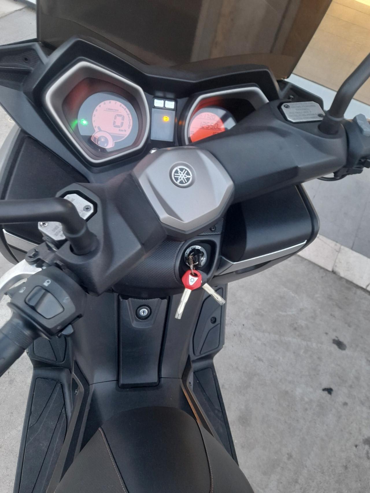 Yamaha X-Max 250