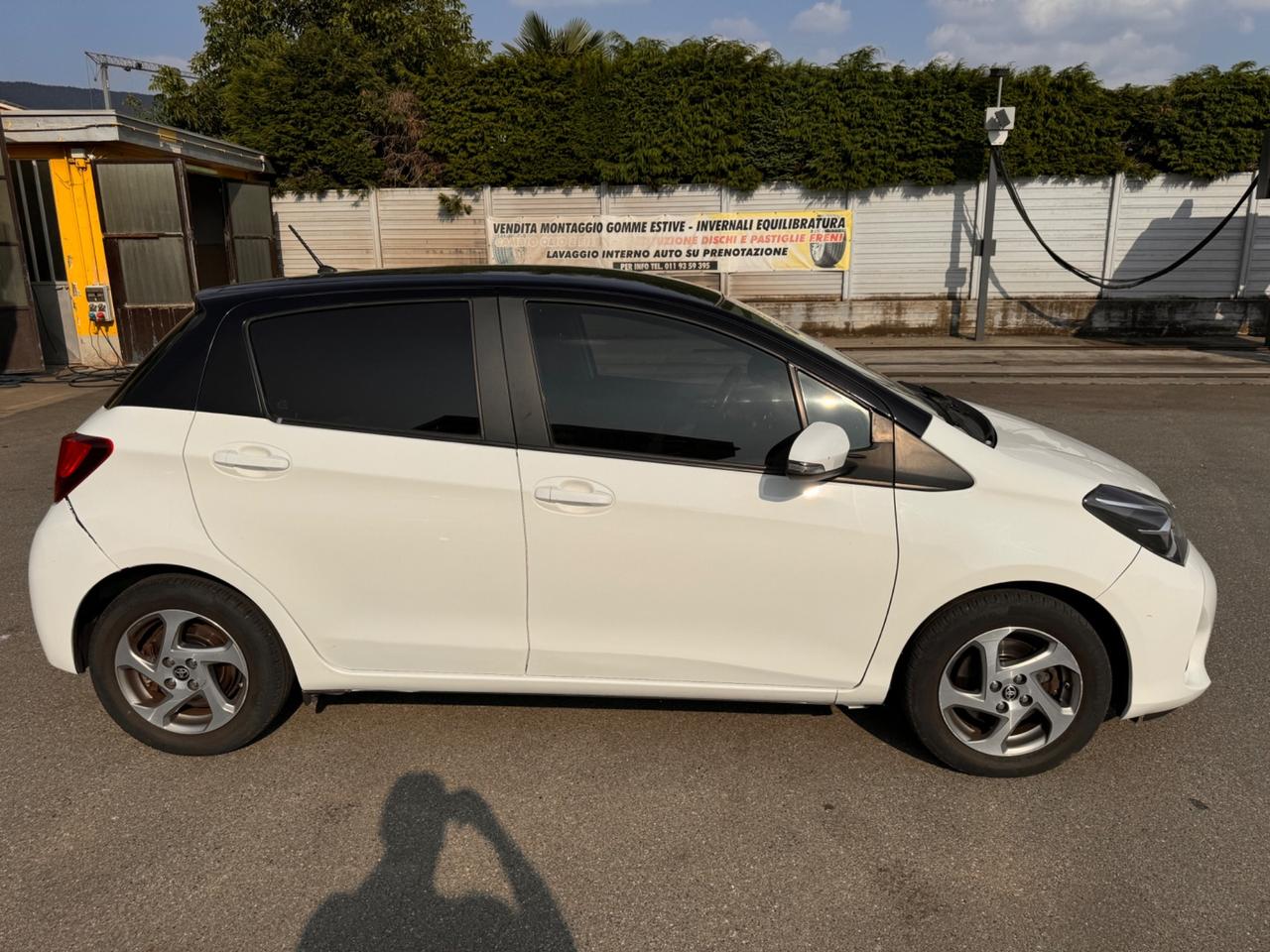 Toyota Yaris 1.5 Hybrid 73 CV 5p Business AUTOMATICA NAVI NEO PATENTATI GARANZIA PERFETTA