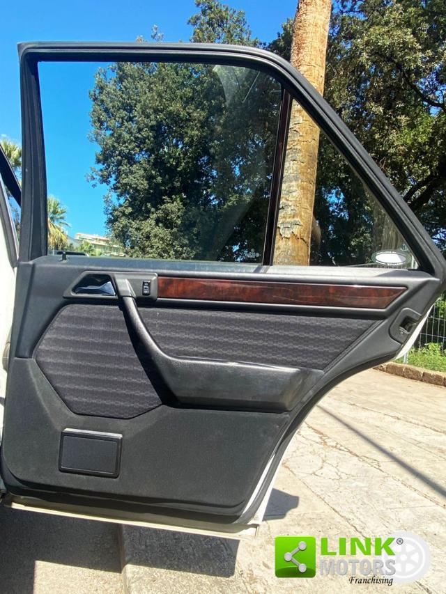 MERCEDES-BENZ 200 E 122 CV Berlina