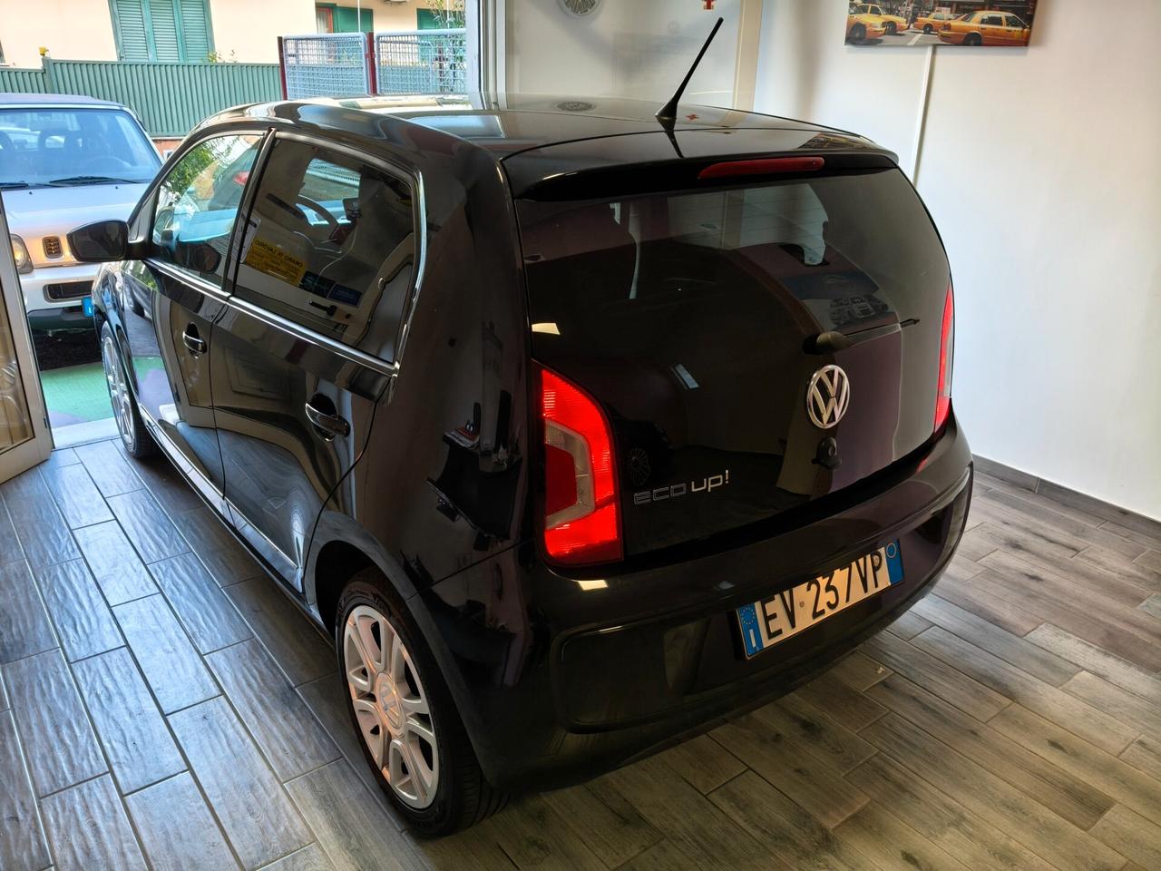 VOLKSWAGEN UP 1000 A METANO FULL OPTIONAL