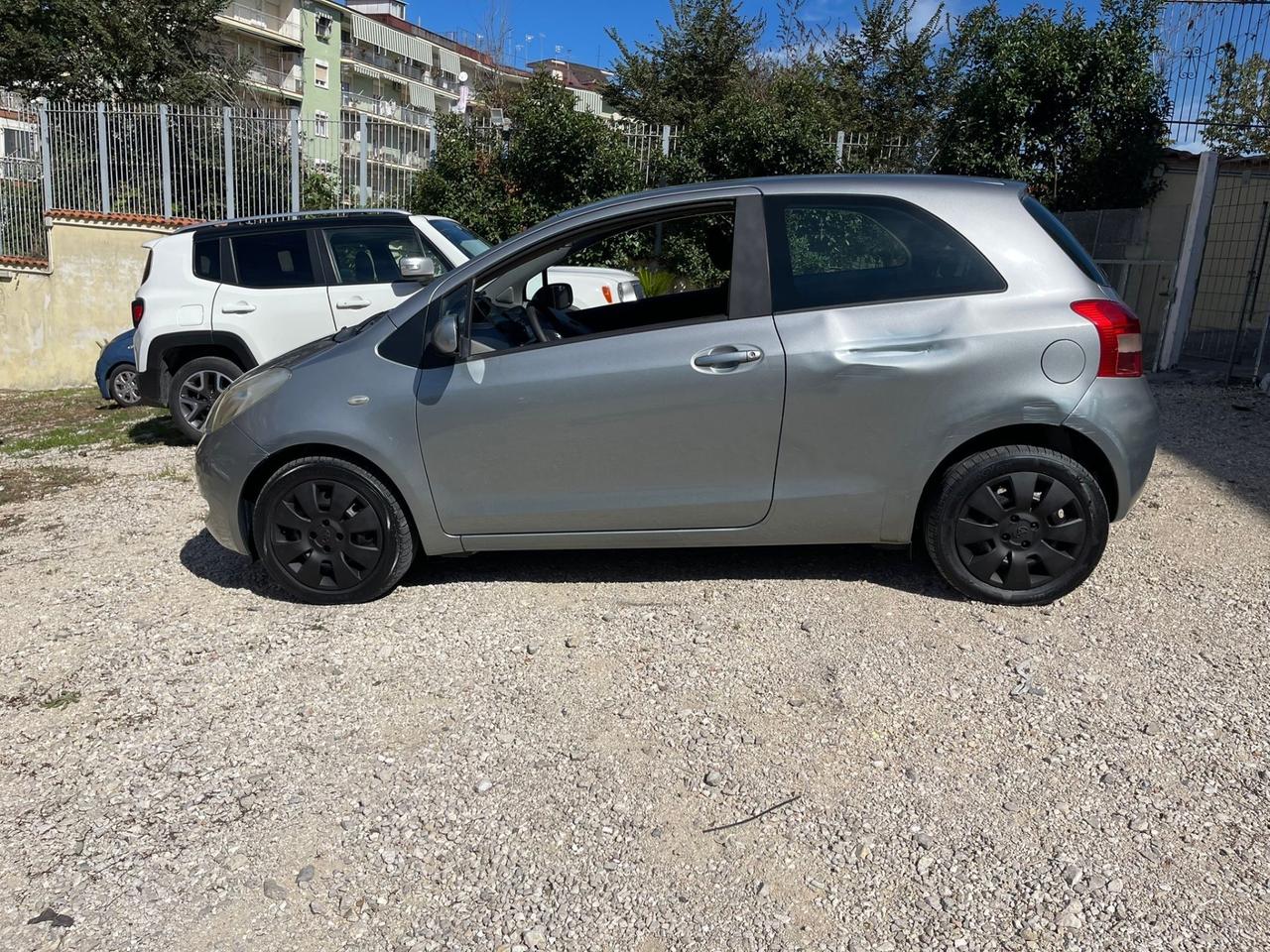 Toyota Yaris 1.0 5 porte