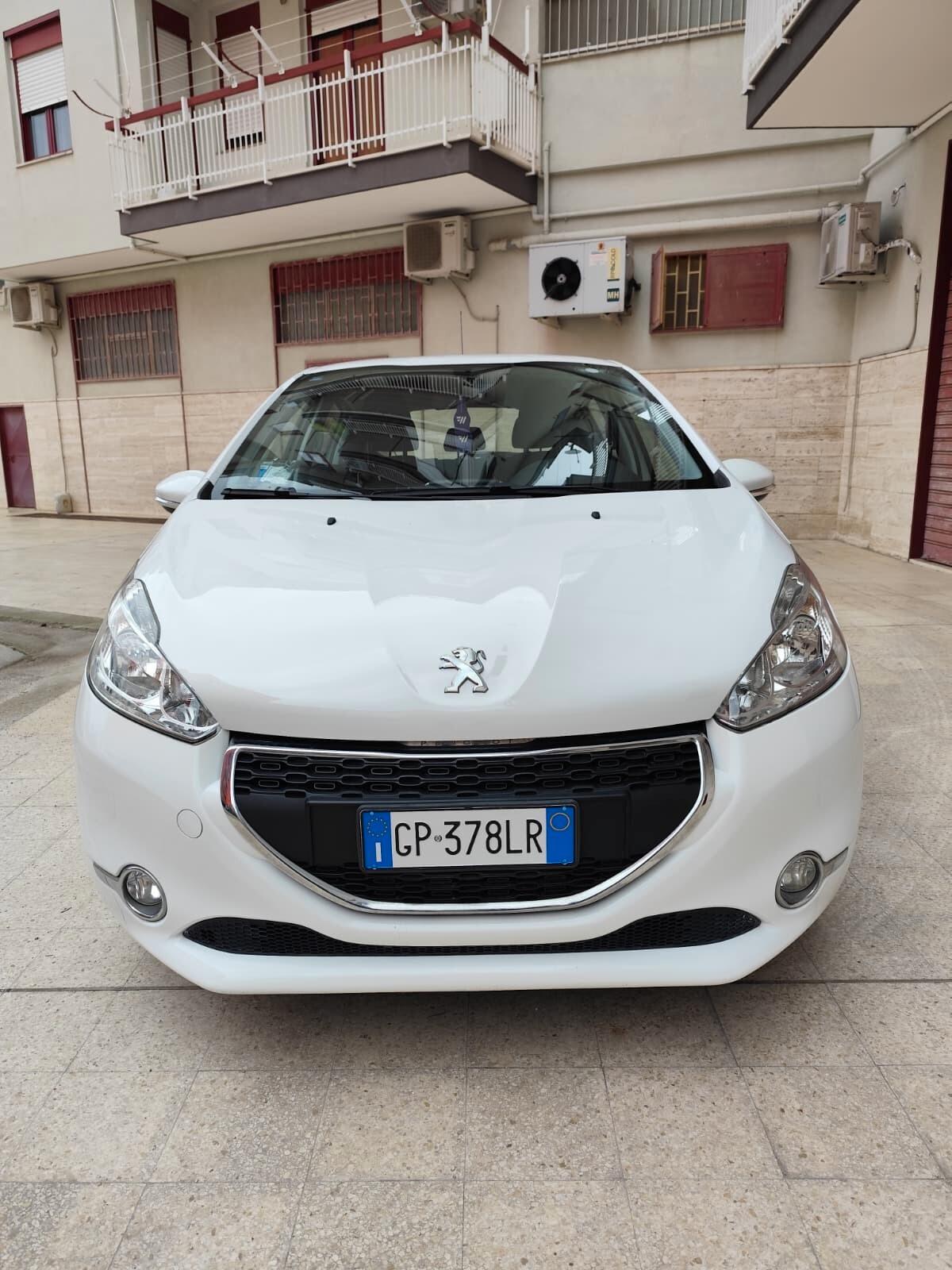 Peugeot 208 1.4 HDi 68 CV 5 porte Allure