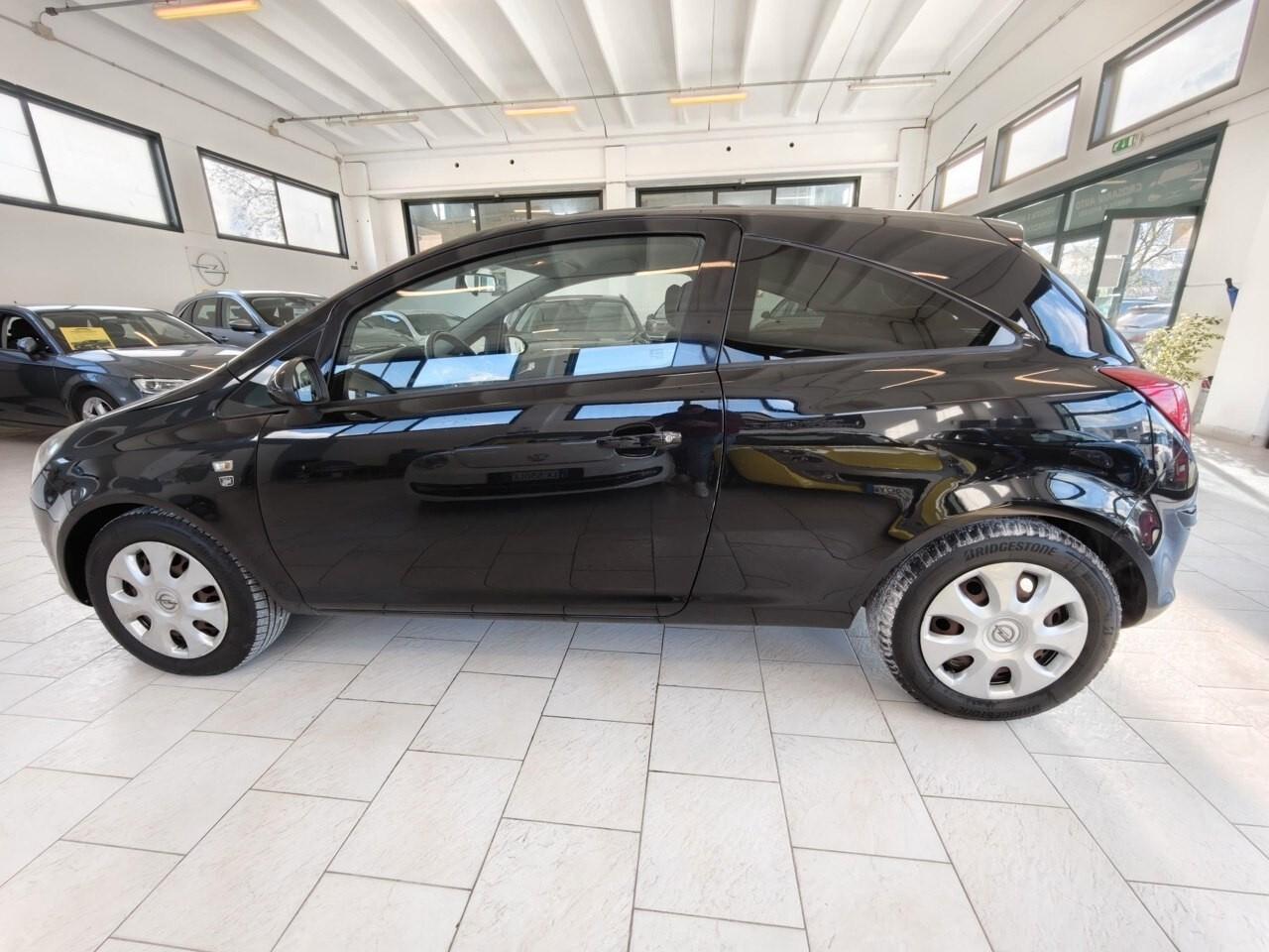 Opel Corsa 1.2 3 porte Club