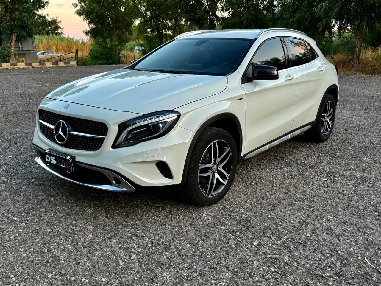MERCEDES- BENZ GLA 200 D AUTOMATIC SPORT
