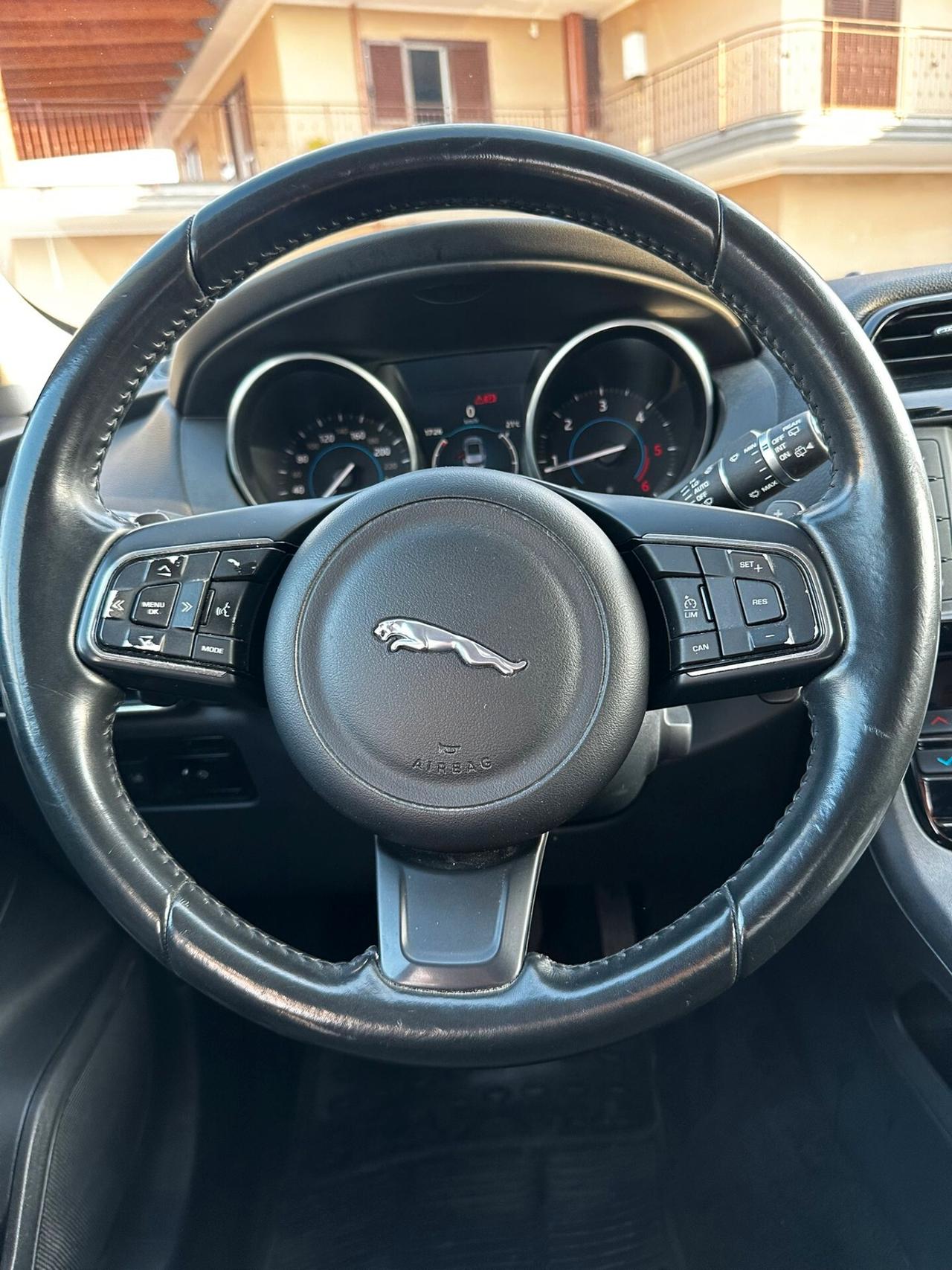 Jaguar F-Pace 2.0 D 180 CV AWD Portfolio