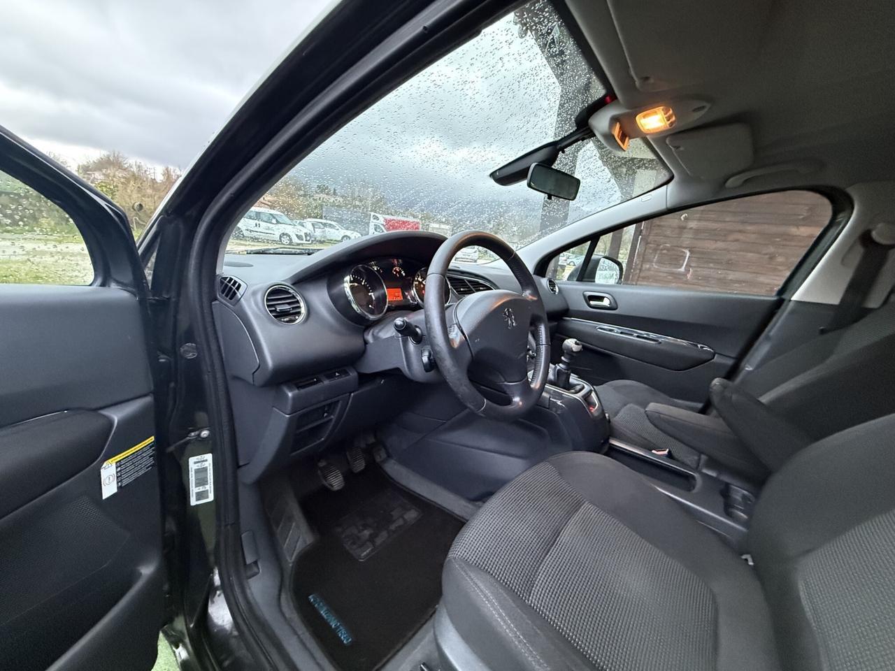 PEUGEOT 5008 1" SERIE