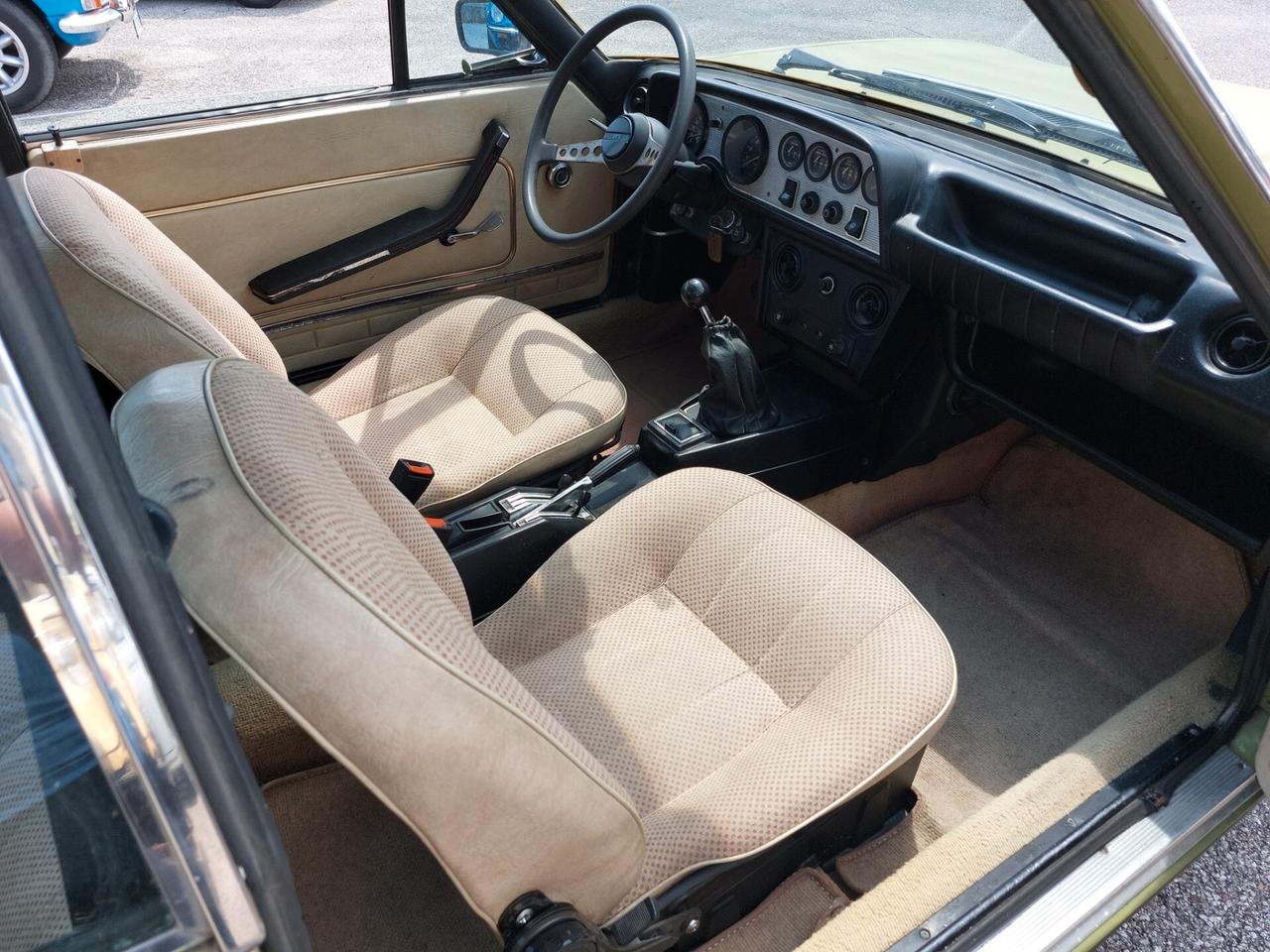 Fiat 124 Coupe 1800 del 1973 con aria-condizionata